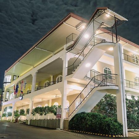 Kingsley'S Hotel And Gastro Pub Mabalacat Экстерьер фото