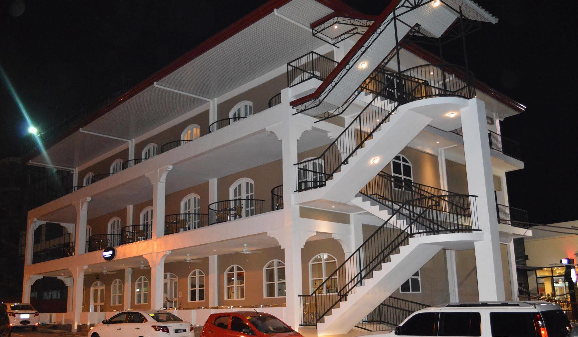 Kingsley'S Hotel And Gastro Pub Mabalacat Экстерьер фото