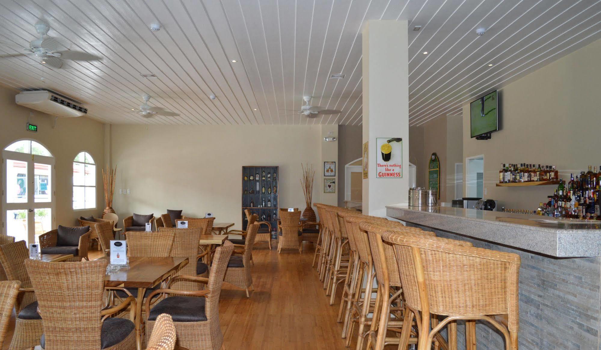 Kingsley'S Hotel And Gastro Pub Mabalacat Экстерьер фото