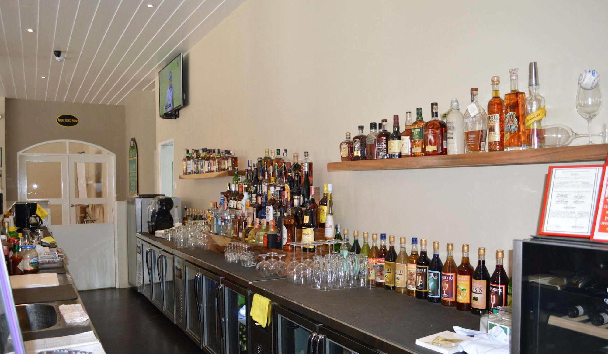 Kingsley'S Hotel And Gastro Pub Mabalacat Экстерьер фото