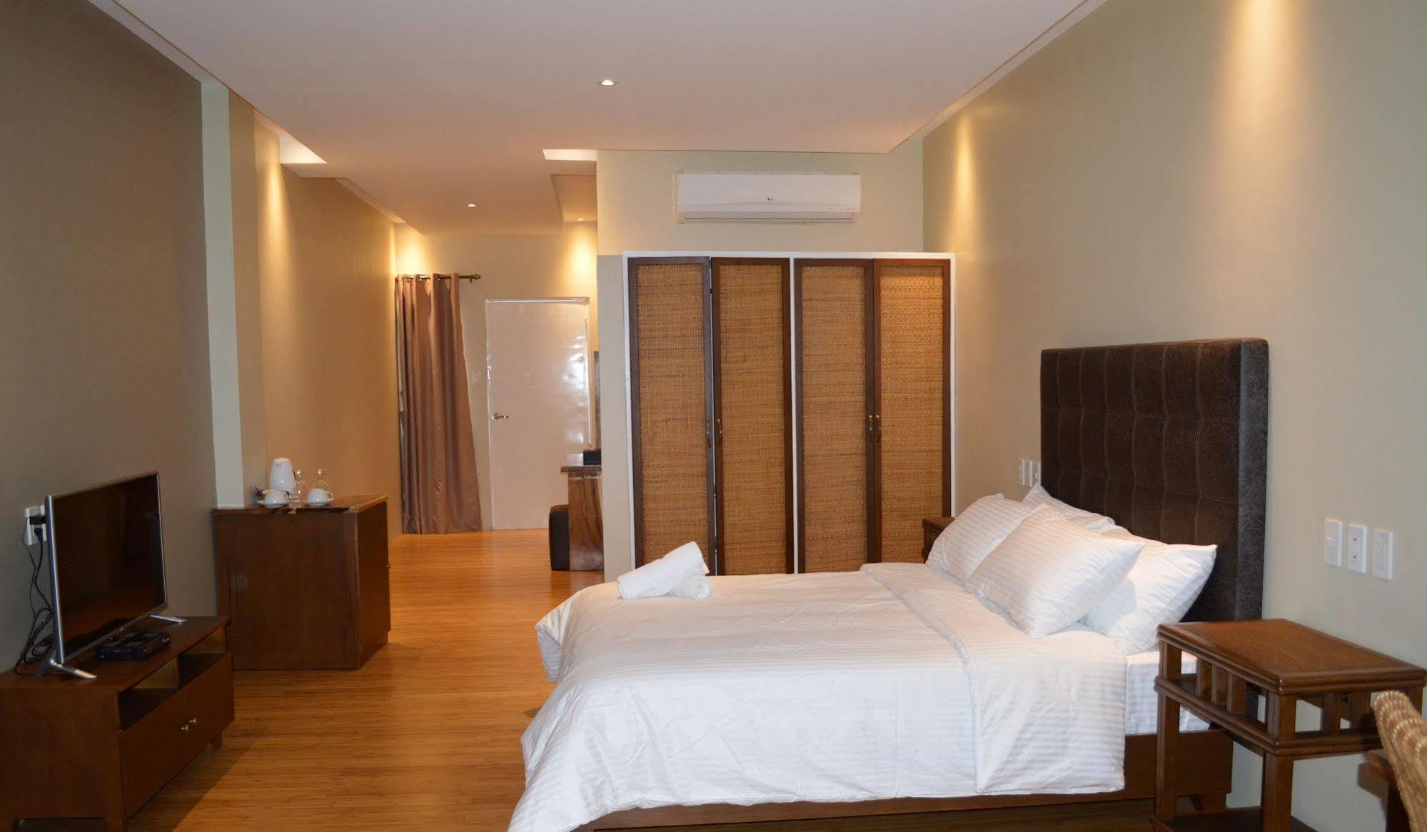 Kingsley'S Hotel And Gastro Pub Mabalacat Экстерьер фото