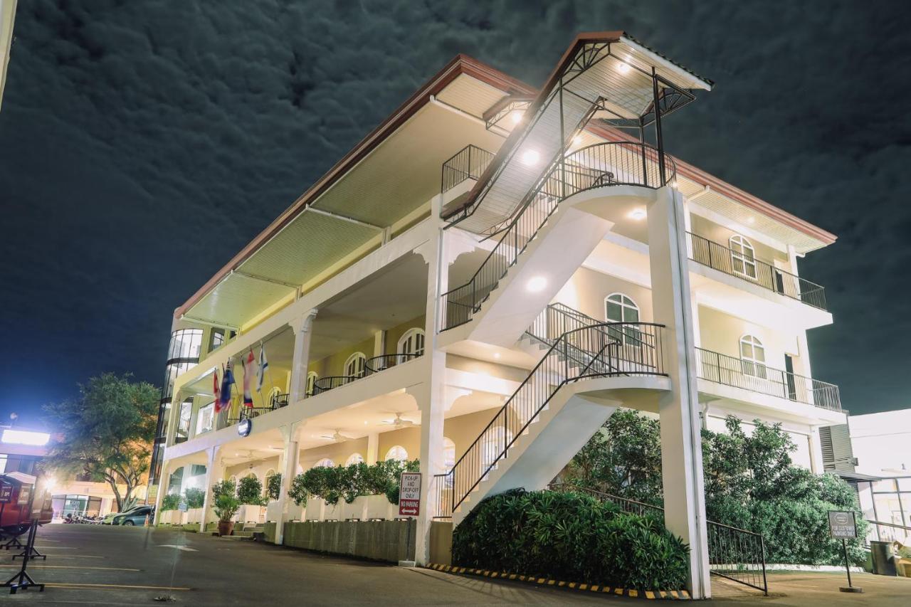 Kingsley'S Hotel And Gastro Pub Mabalacat Экстерьер фото