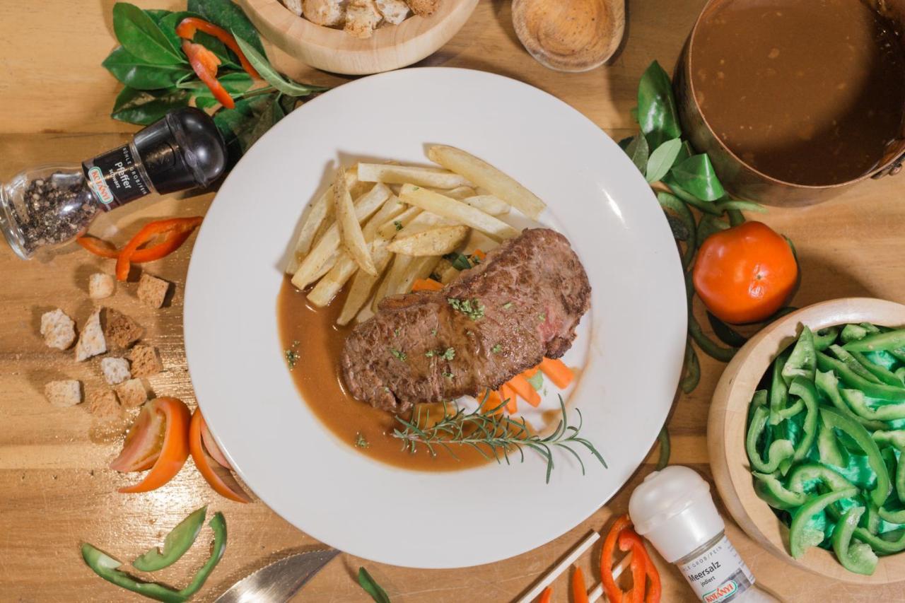 Kingsley'S Hotel And Gastro Pub Mabalacat Экстерьер фото